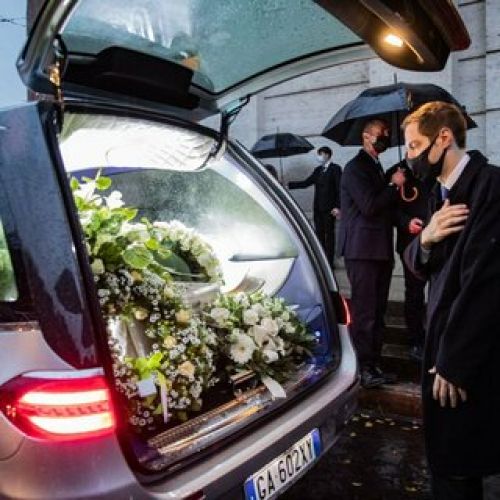 5623774 Funerali di Sara me 6759881f